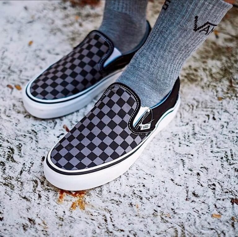 Tenis Clásicos Negros Slip-On Checkerboard Pewter Vans Unisex