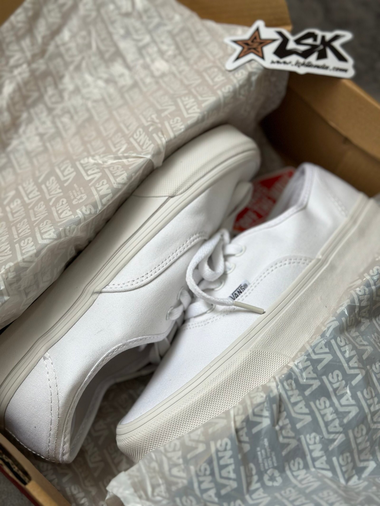 Tenis Clásicos Blancos Authentic Off The Wall Vans Unisex