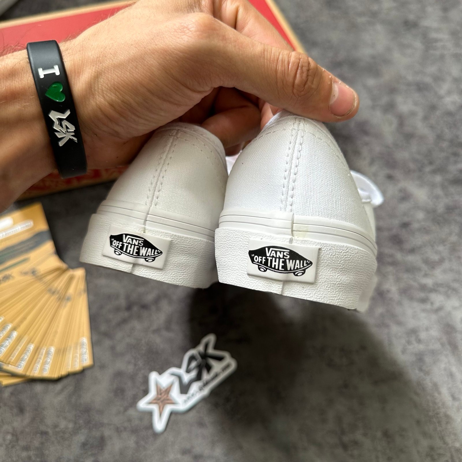 Tenis Clásicos Blancos Authentic Off The Wall Vans Unisex