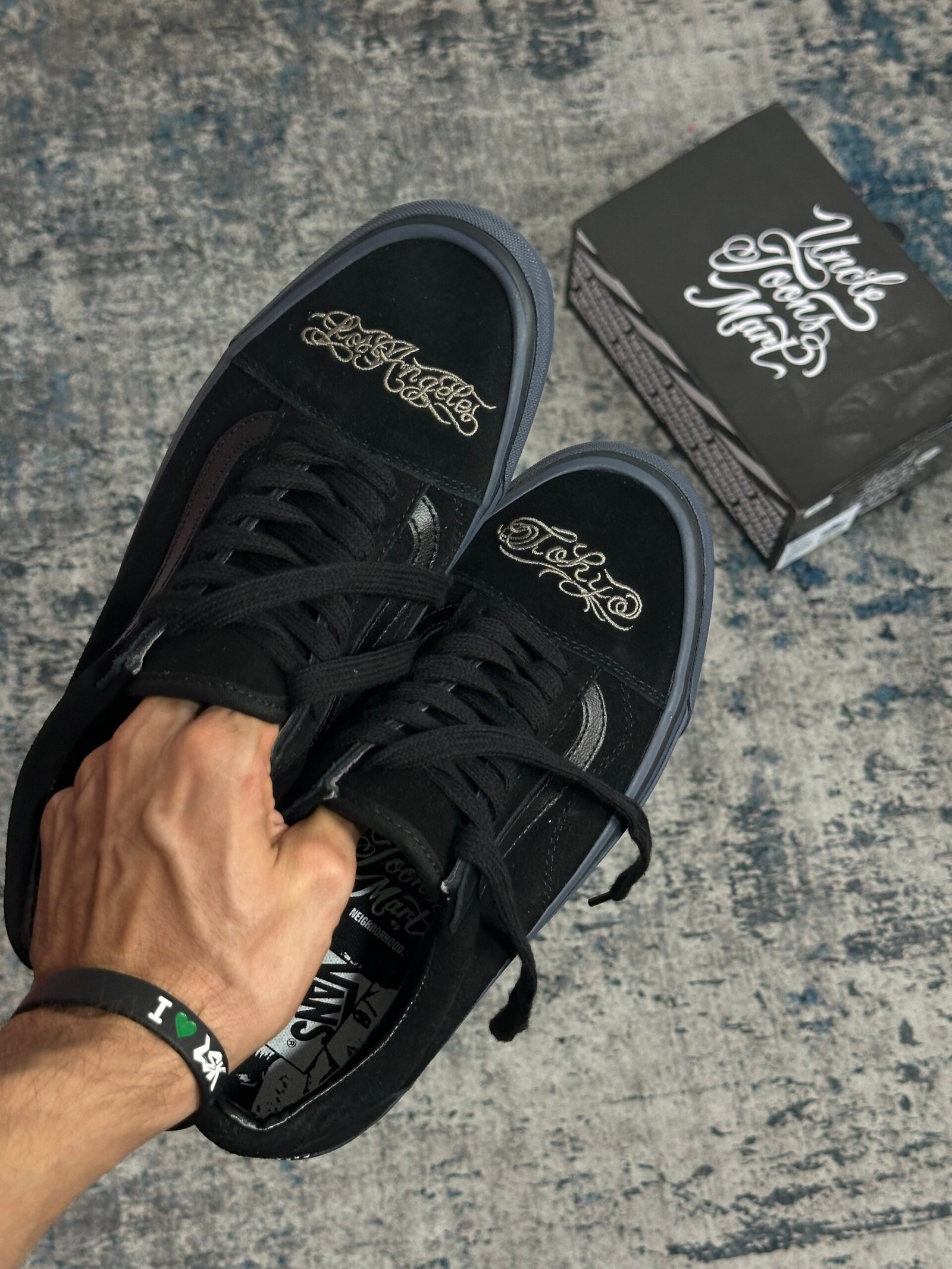 Tenis Negros Vans Old Skool By Uncle x Toons Neighborhood