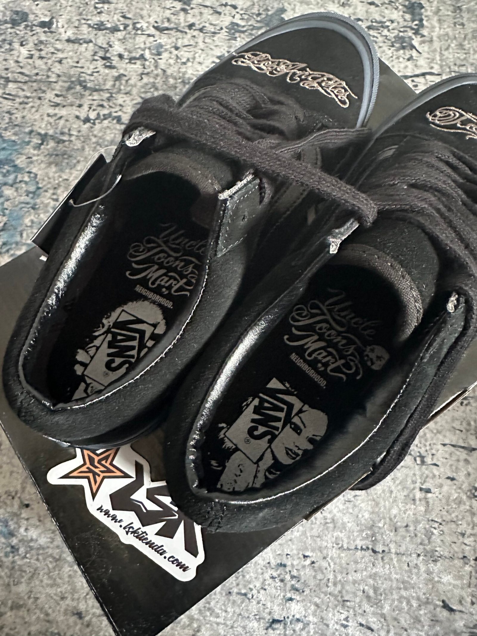 Tenis Negros Vans Old Skool By Uncle x Toons Neighborhood