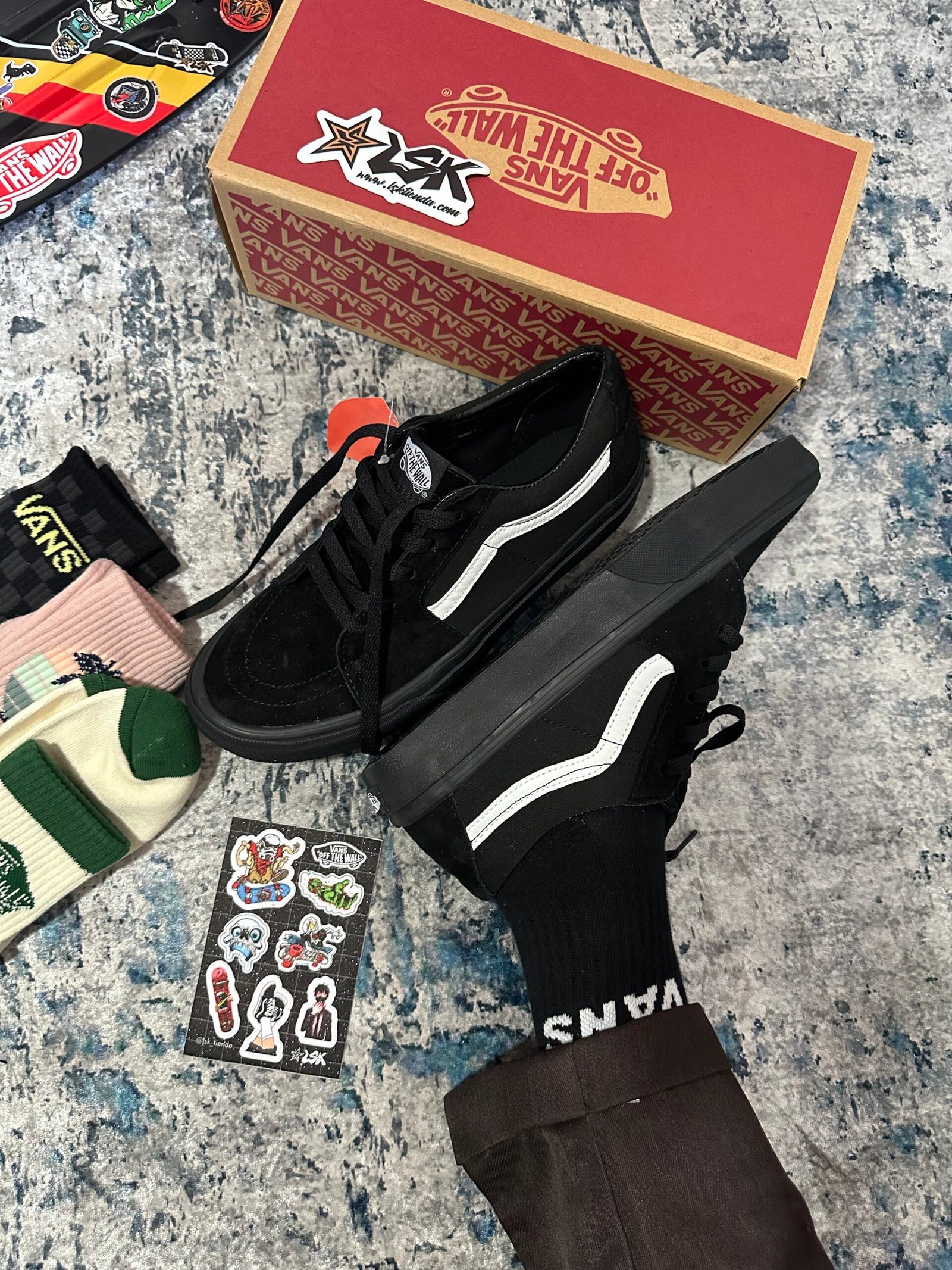 Tenis Clasicos De Gamuza Negros Sk8-Low Vans Unisex